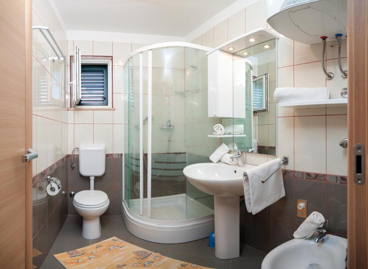 Apartments By The Sea Postira, Brac - 15242 Екстериор снимка